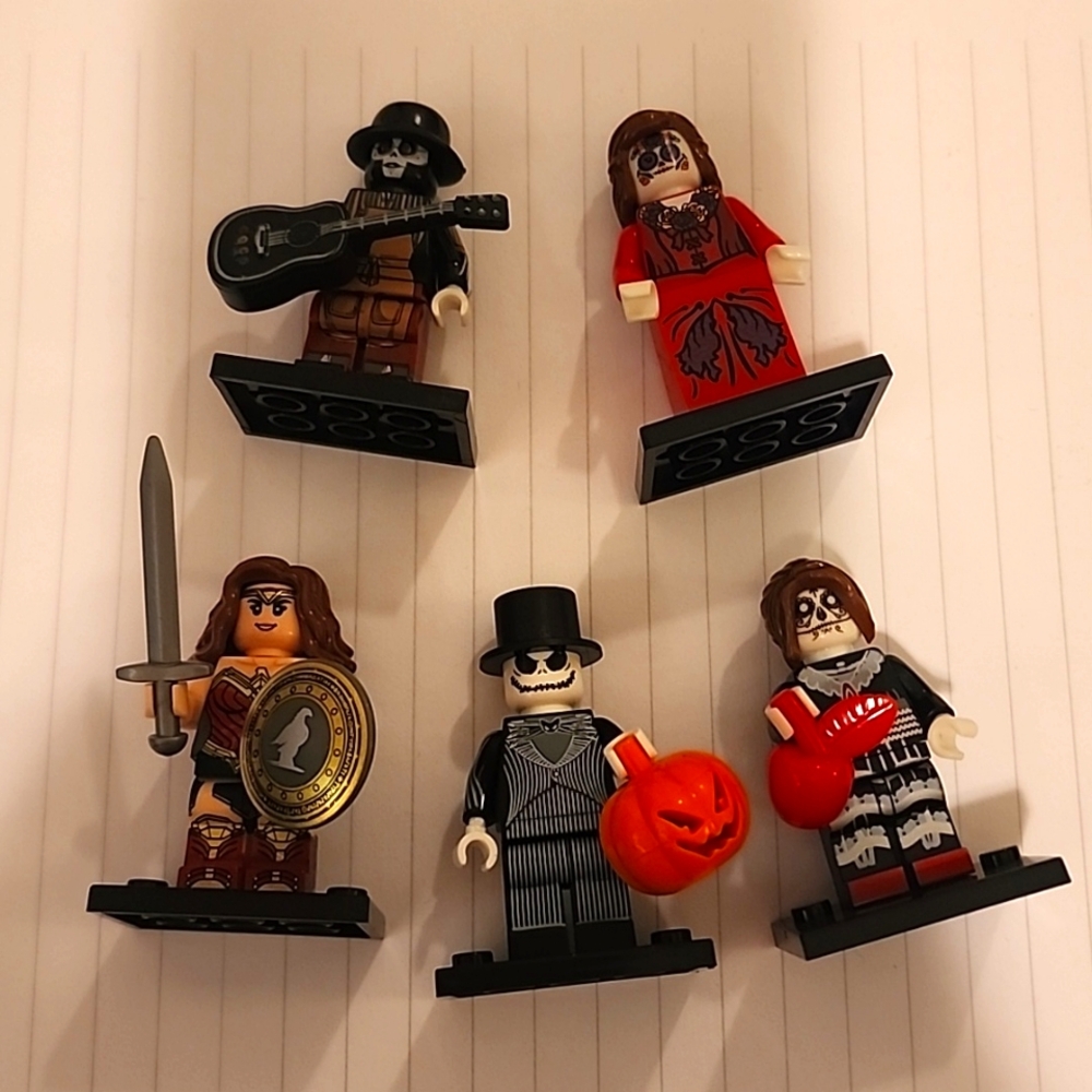 5 Building Block Minifigures